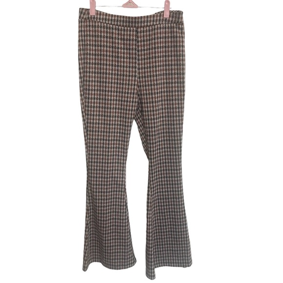 SO Pants - SO. Knit Flare Stretchy legging. Size L, Checkard